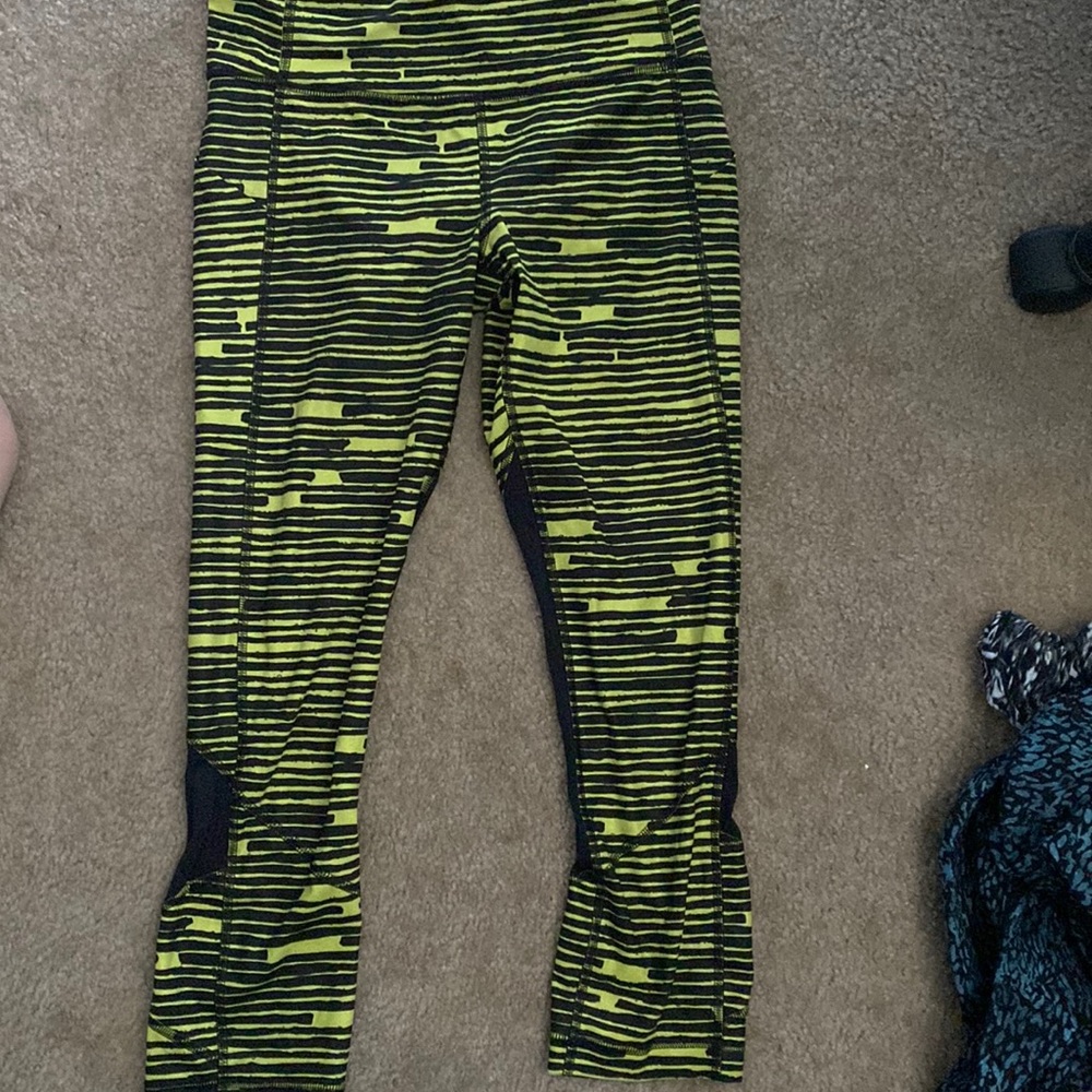 Rare lululemon crop size 4 worn few times